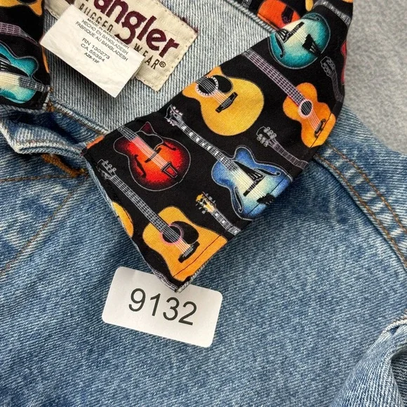Wrangler Denim Jacket Mens Medium Blue‎ Rugged Wear Trucker Guitar Print Western